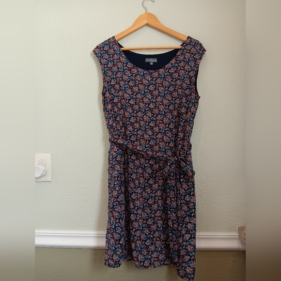 Market & Spruce Dresses & Skirts - Market Spruce Paisley Sleevless Rayon Midi Dress Woth Tie Waist
